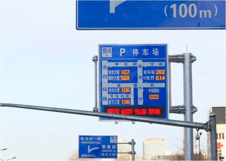 曲臂道閘機圖片